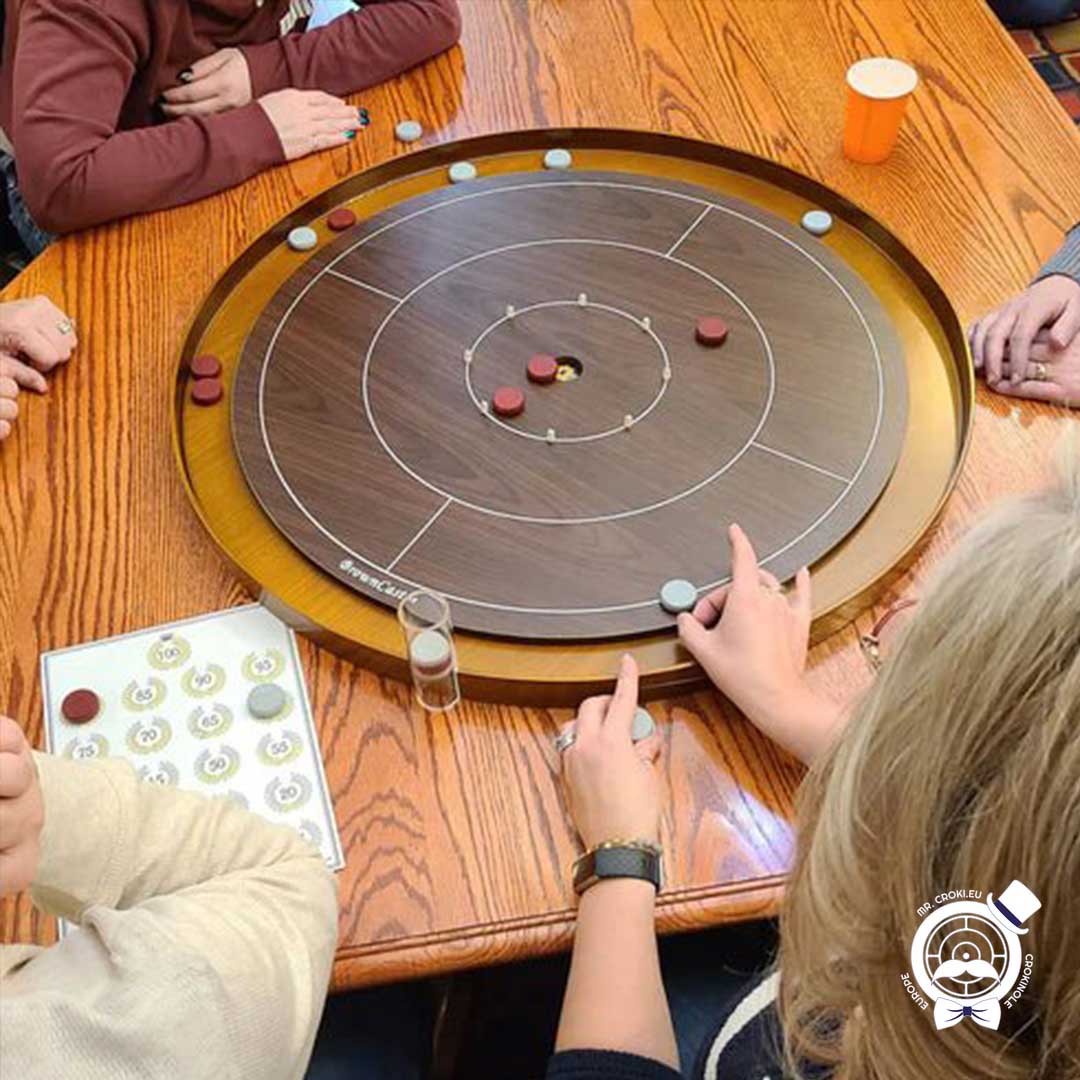 Gioco da Tavolo Crokinole - Tavolo per Tornei, Dischi, Polvere di Scivolamento + Kit da Montaggio a Muro e Borsa - Gioco da Tavolo Strategico per Amici e Famiglia